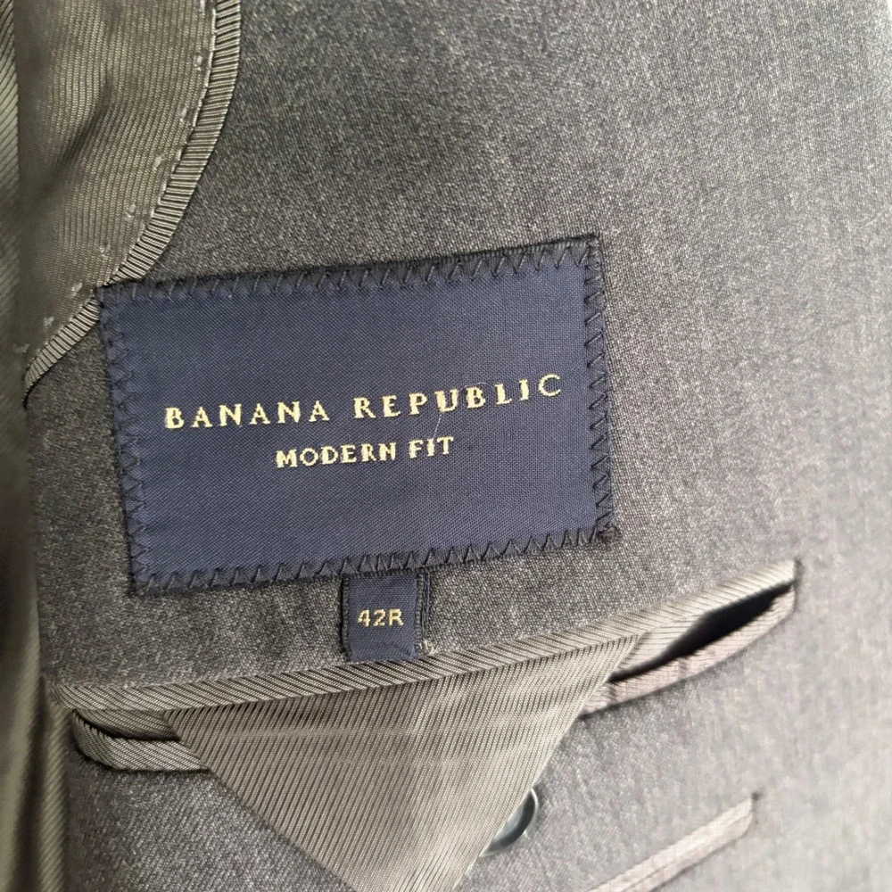 Banana Republic Cerruti Italian Wool Suit Mens 42R Charcoal Gray Classic 2pc